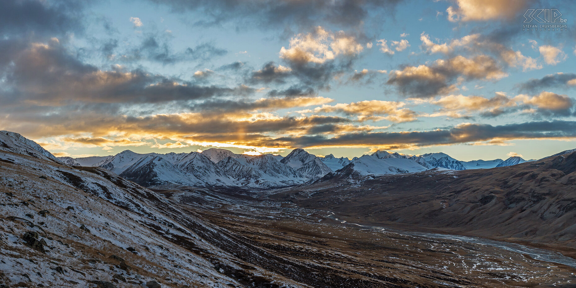 Altai Tavan Bogd Een bergketen in het Altai gebergte met toppen boven de 4000 meter hoog aan de grens met Rusland en China. Stefan Cruysberghs